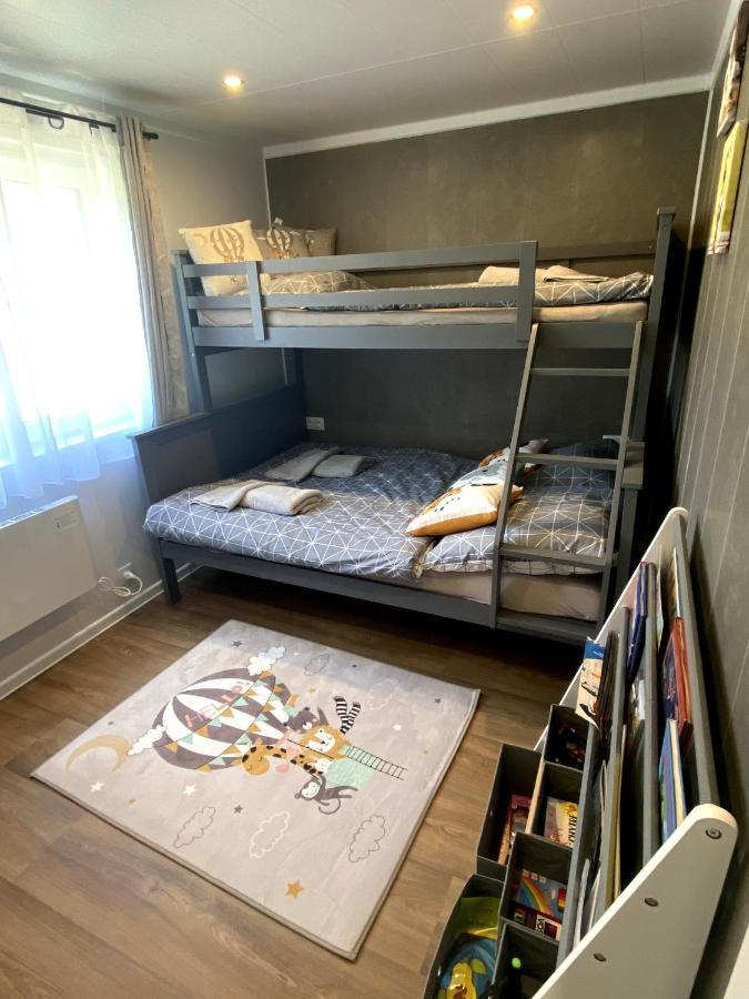 Вилла Tiny House Вельке-Карловице Экстерьер фото