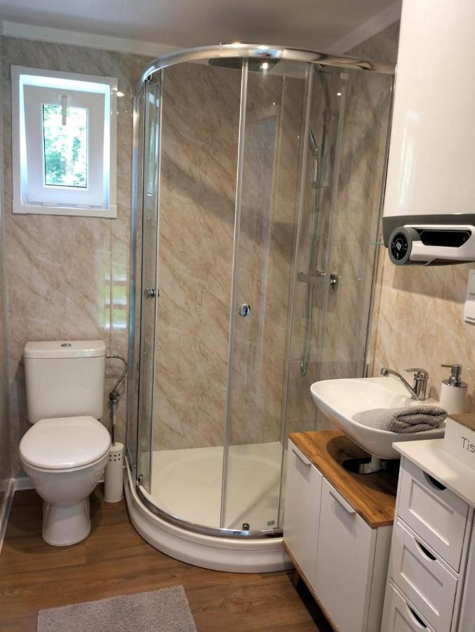 Вилла Tiny House Вельке-Карловице Экстерьер фото