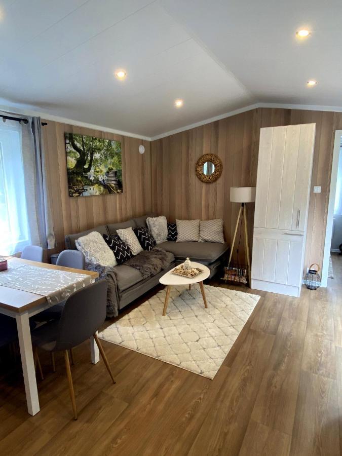 Вилла Tiny House Вельке-Карловице Экстерьер фото