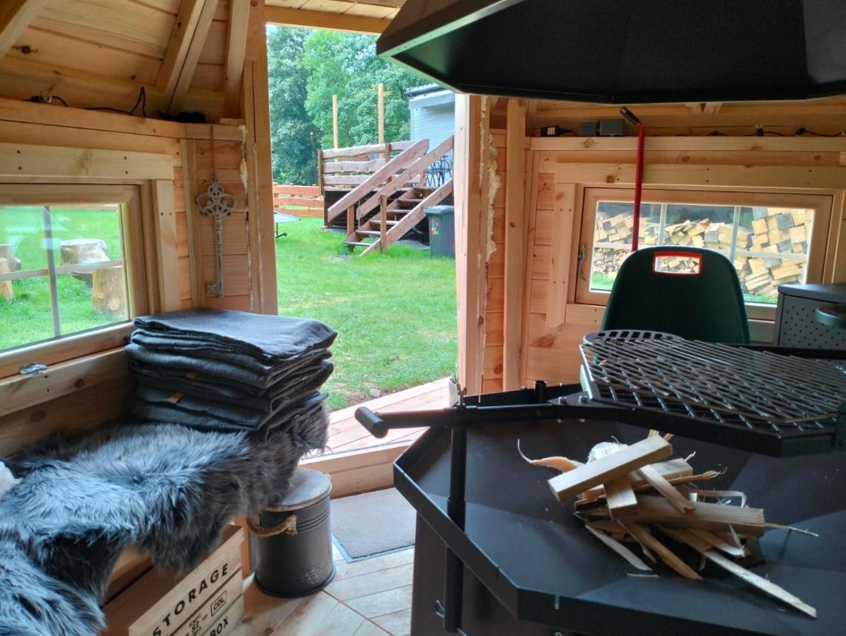 Вилла Tiny House Вельке-Карловице Экстерьер фото