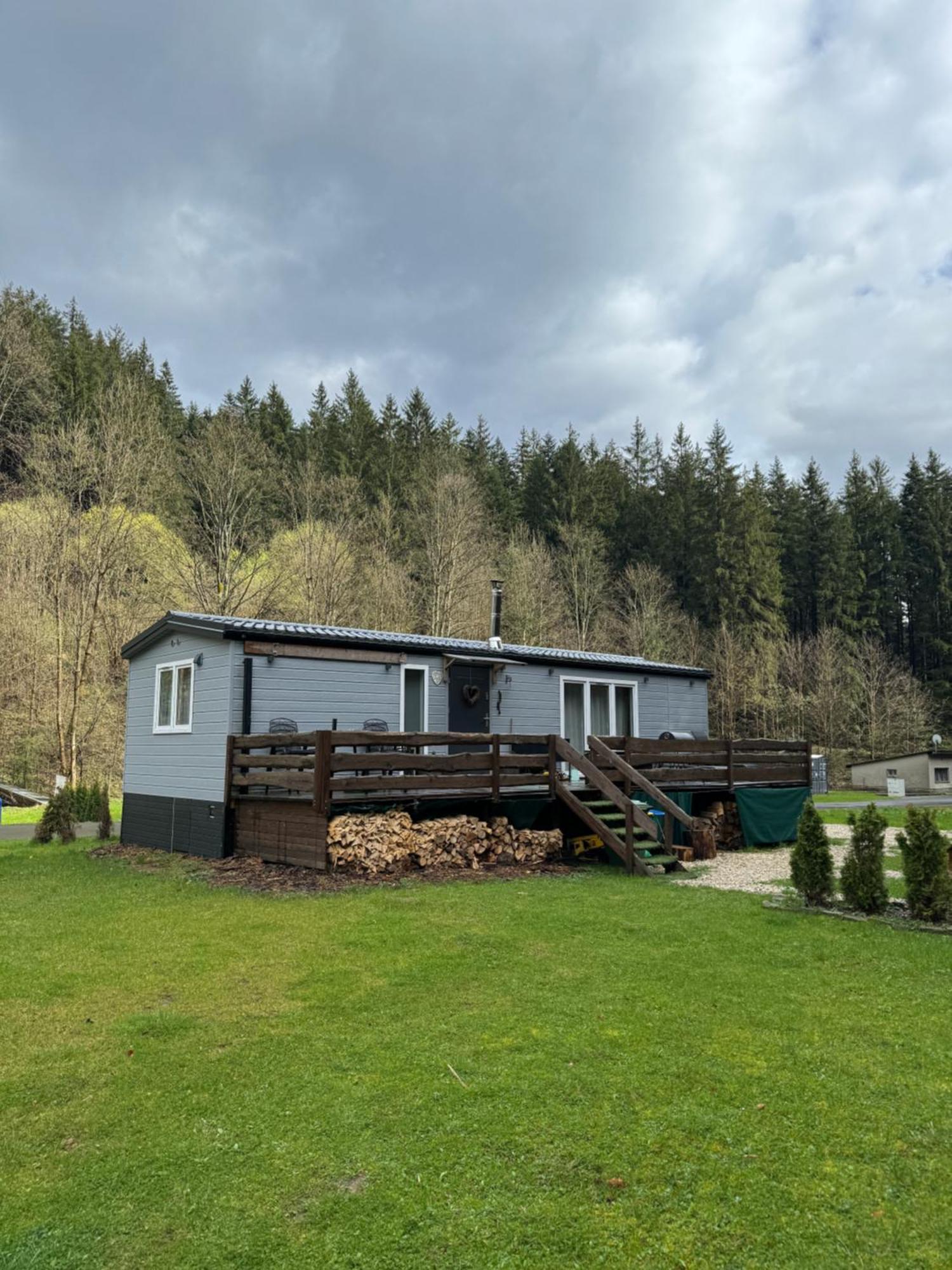 Вилла Tiny House Вельке-Карловице Экстерьер фото
