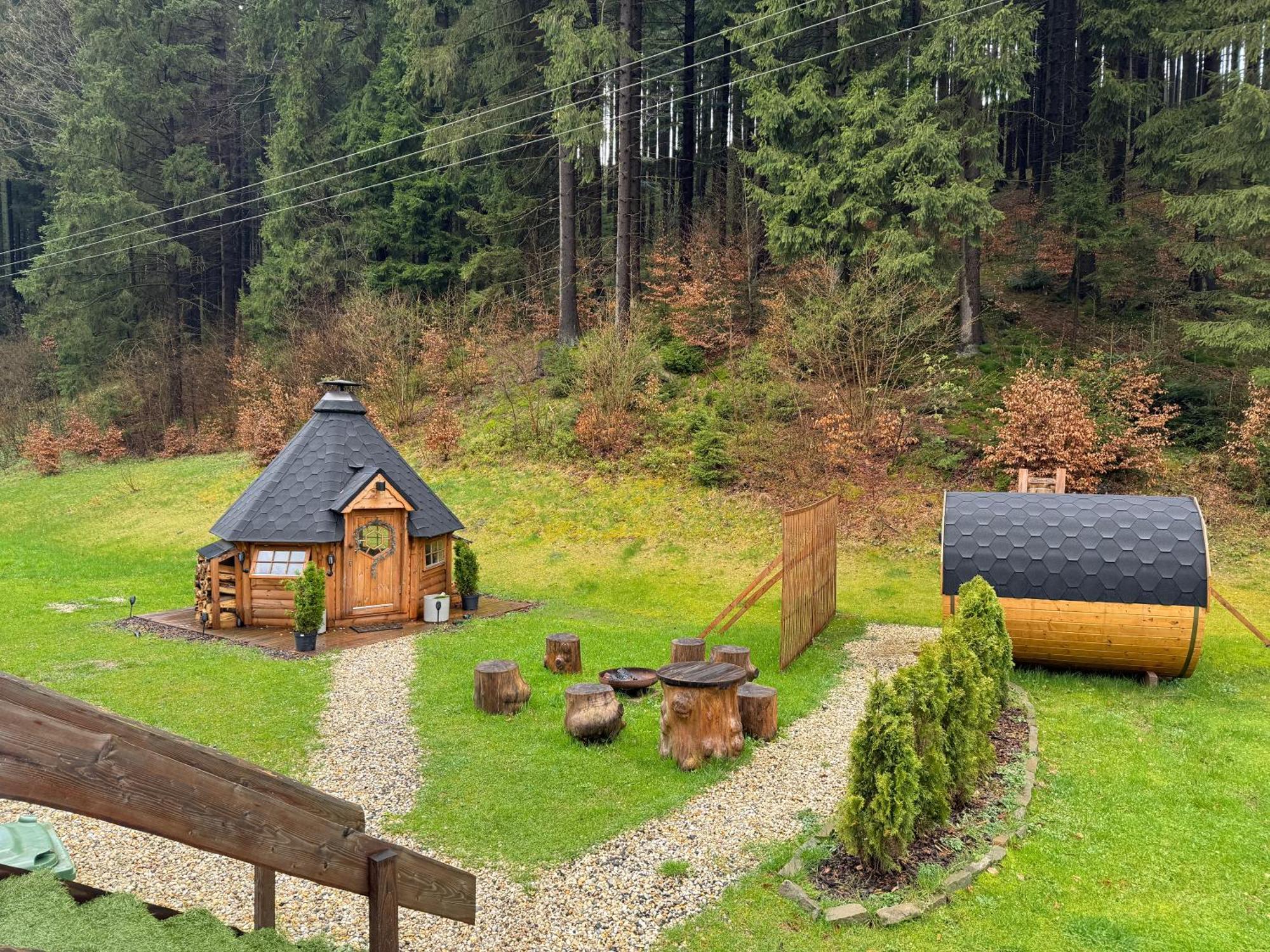 Вилла Tiny House Вельке-Карловице Экстерьер фото